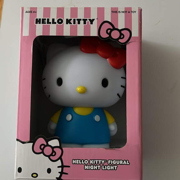 NIB! Hello Kitty Figural Night Light! 15 minute auto shut off. - Picture 2 of 5